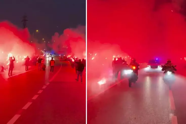 A Milli Futbol Takımı, meşaleler eşliğinde stada girdi