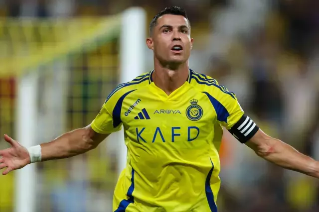 Fenerbah&ccedil;e'nin eski yıldızı Joshua King Ronaldo ile yarışıyor