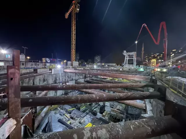 İstanbul'da metro inşaatında iskele &ccedil;&ouml;kt&uuml;: 2 yaralı, 1 iş&ccedil;i hayatını kaybetti