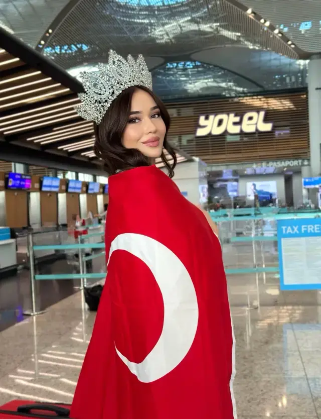 Miss Universe Ceren Arslan: Bu şanlı bayrağın altında yer almak gururum