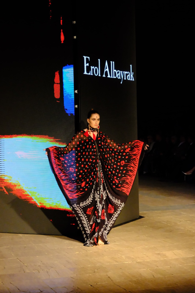 Şanlıurfa'nın kültürel mirası moda ile buluştu Şanlıurfa'nın kültürel mirası moda ile buluştu