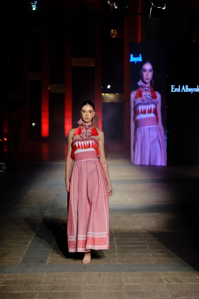 Şanlıurfa'nın kültürel mirası moda ile buluştu Şanlıurfa'nın kültürel mirası moda ile buluştu