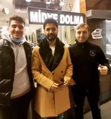 T&uuml;rkiye bu midyeciyi konuşuyor! &Uuml;nl&uuml; şarkıcılar da yemek yemiş